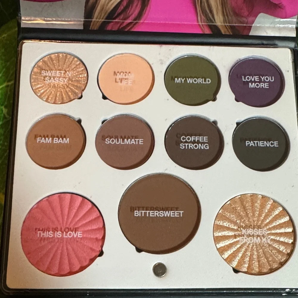 OFRA Eyeshadow & Cheek Palette — Pink, Brown, Bronze, Peach, Gold and plum.